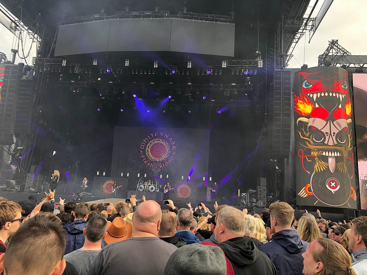 Download Festival crowd watching Whitesnake on the main stage at Donington Park