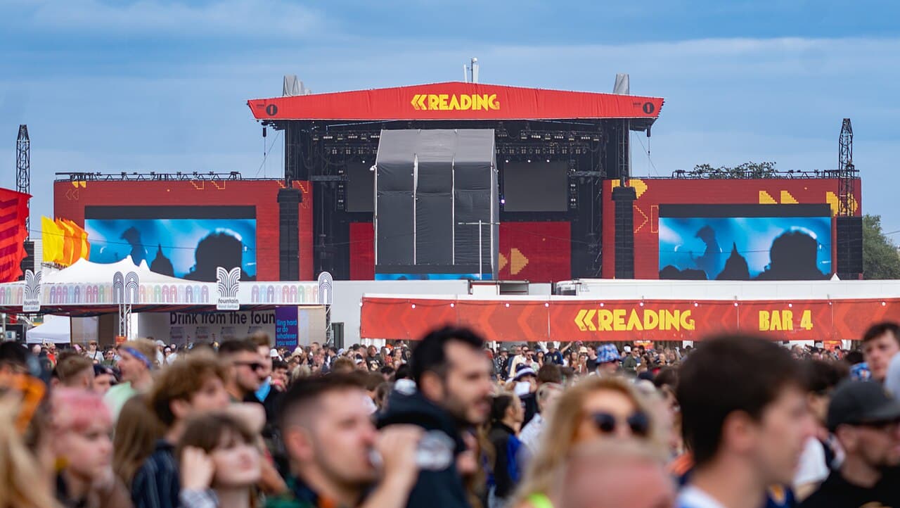 Reading Festival main stage and crowd in 2021