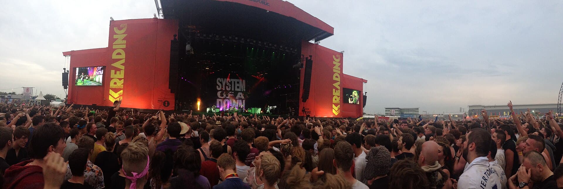 Reading Festival main stage panorama with a large crowd